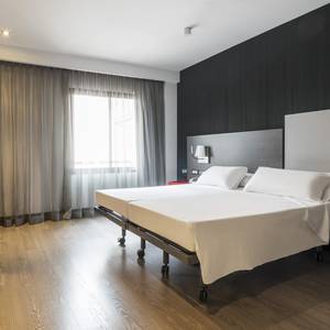 Quarto acessível Hotel ILUNION Suites Madrid