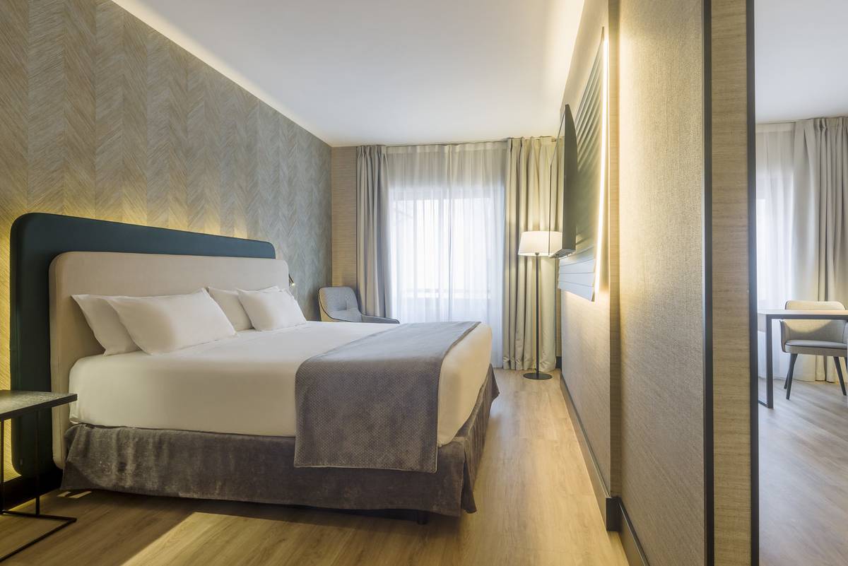 Quarto acessível ilunion suites madrid Hotel ILUNION Suites Madrid