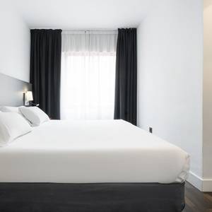 Quarto para três pessoas Hotel ILUNION Suites Madrid